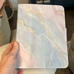 iPad 11 pro case with apple pen slot